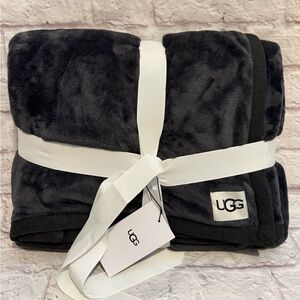 UGG Duffield Throw II plush fleece throw blanket nwt dark grey 50” X 70”